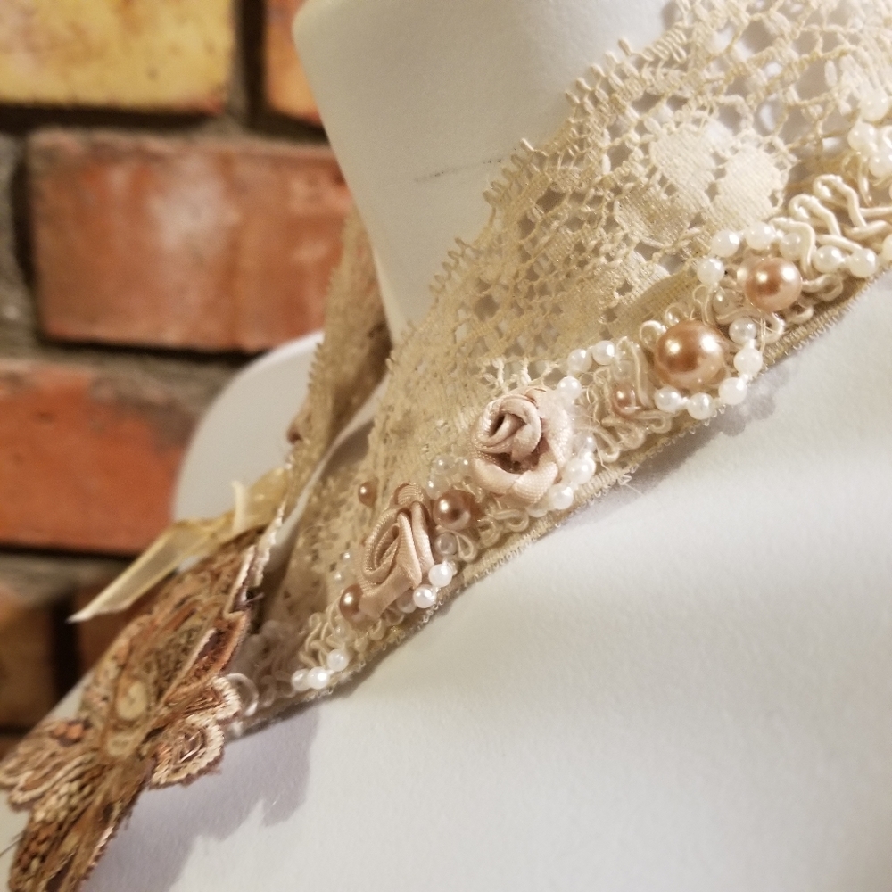 Collar - Picture 2 of 4